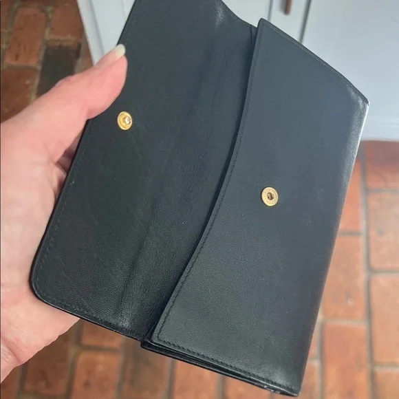 Vintage Gucci Black Leather Wallet with Gold Tone Clasp - Picture 15 of 16